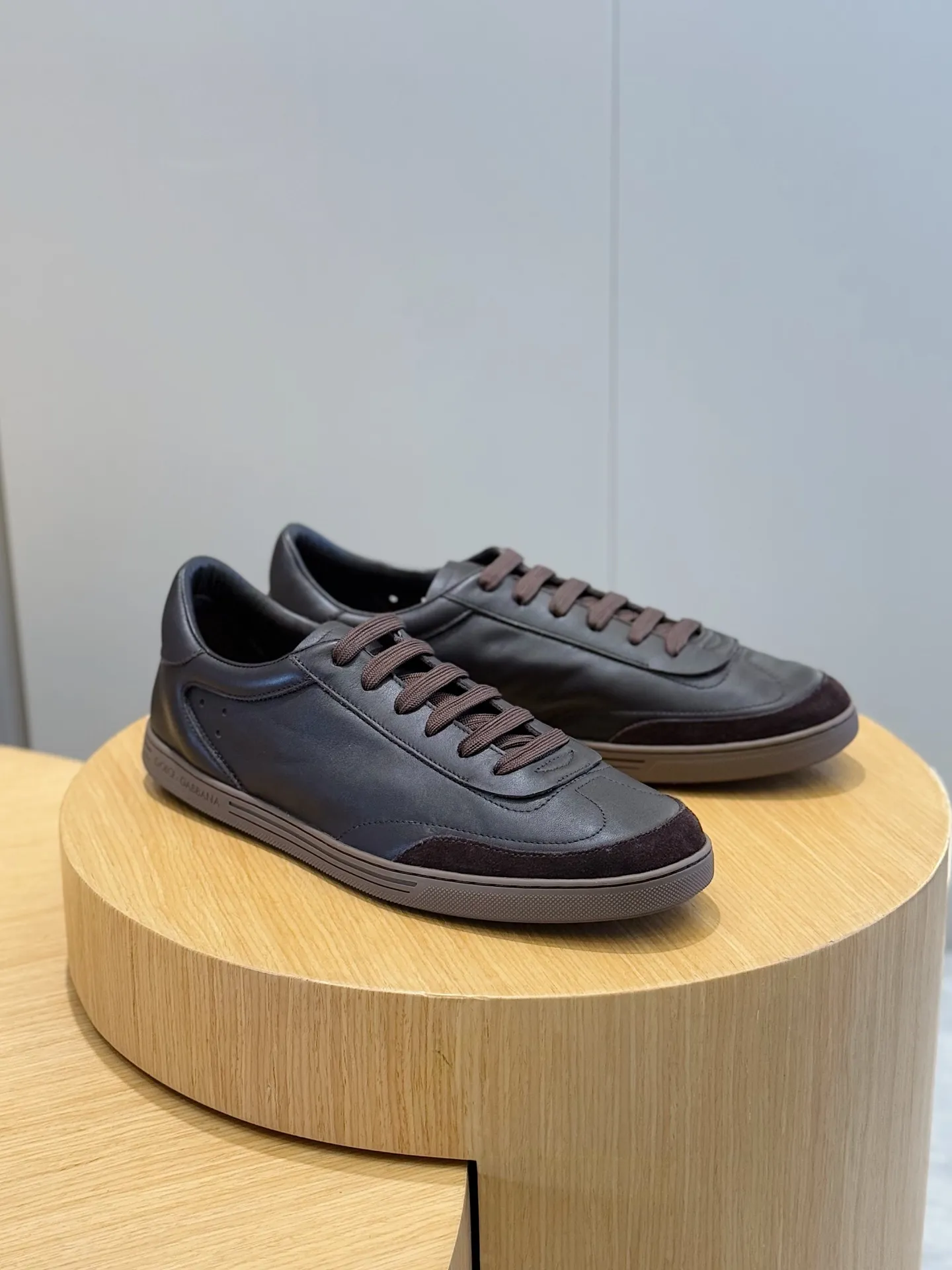 Men's Men's Shoes💰400 [New Style]🐏🐏DG men's calfskin sneakers Portofino Yacht shoes, simple and versatile design, unique saddle leather soles. The Dolce &G logo rear wing is the icing on the cake. Imported cowhide + rubber outsole Size: 39-44 (customized at 38.45)